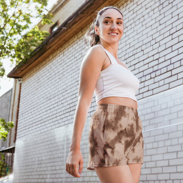 LLOOVA Valentinskamp Motion Shorts mit zartem Tie-Dye-Look in warmen Tönen

